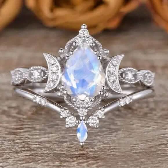 Elegant Moon Crown Ring